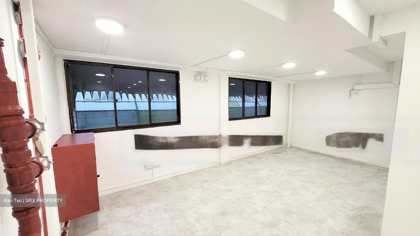 Ang Mo Kio Avenue 6 (D20), Shop House #451317091